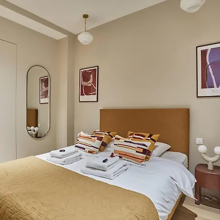 Apartment Center Of By Prestige Paris