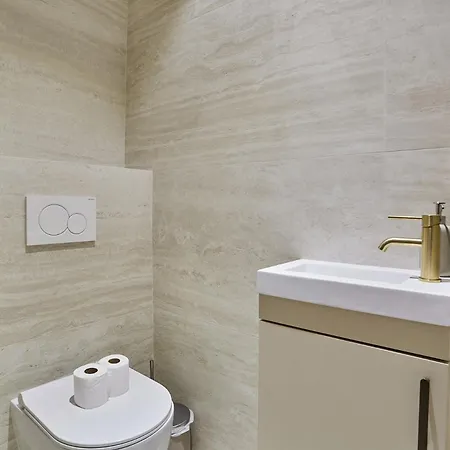 Center Of By Prestige * Paris