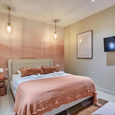 Apartment Center Of By Prestige Paris