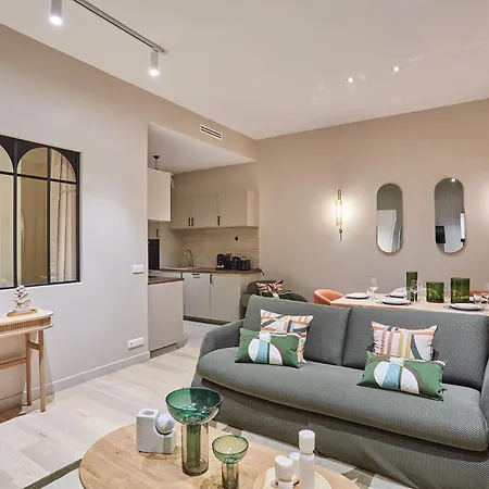 Apartment Center Of By Prestige Paris