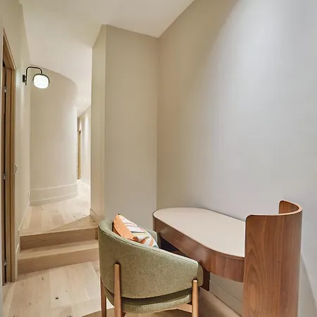 Center Of By Prestige Apartment *